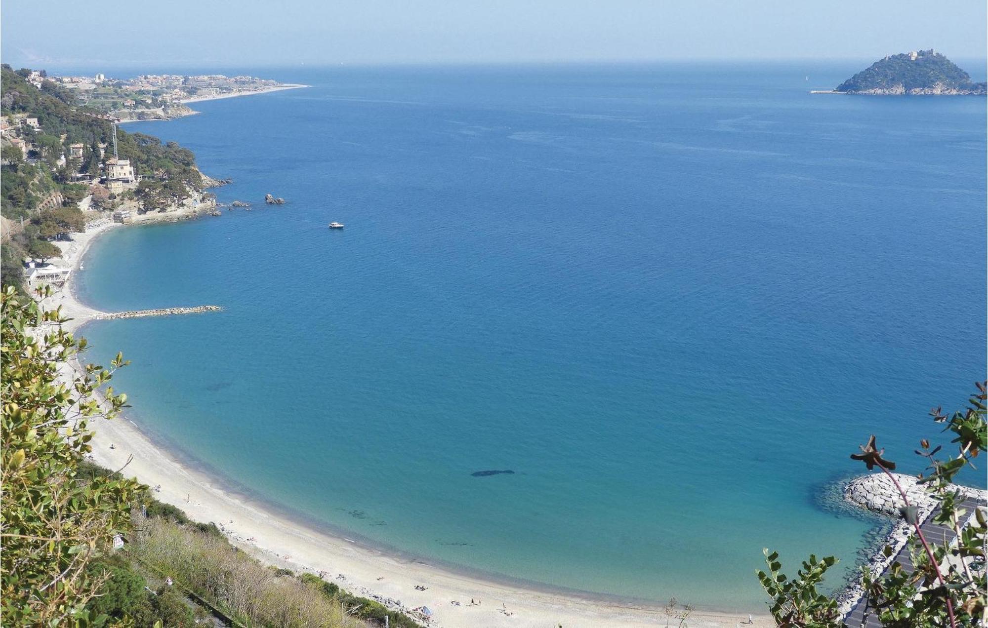 Amazing Apartment In Albenga With Wifi Ngoại thất bức ảnh